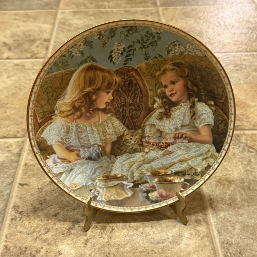Reco Sandra Kuck Best Friends Plate Sugar and Spice 1993 Limited Edition w Stand